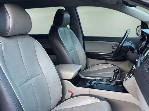 Used 2015 Kia Sedona SX image 29