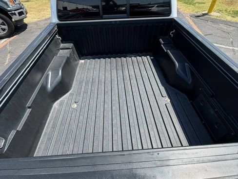 Used 2021 Toyota Tacoma SR5 w/ SR5 Appearance Package (SM) RWD image 11