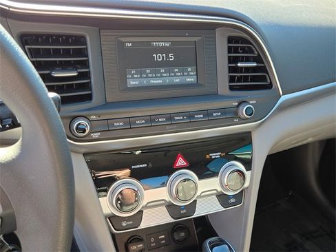 Used 2019 Hyundai Elantra SE image 25