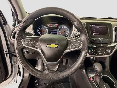 Used 2022 Chevrolet Equinox LS FWD image 13