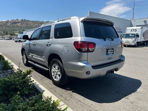 Used 2019 Toyota Sequoia SR5 AWD/4WD image 8