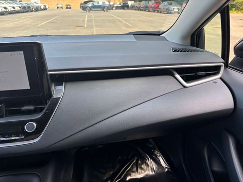 Used 2025 Toyota Corolla LE FWD image 34