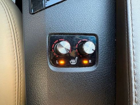 Used 2013 Toyota Avalon XLE image 16