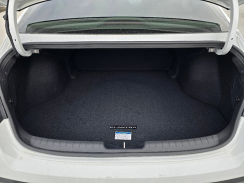 New 2025 Hyundai Elantra SEL image 25