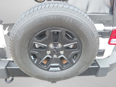 Used 2015 Jeep Wrangler Unlimited Sport image 31