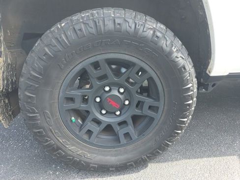 Used 2022 Toyota 4Runner SR5 image 15