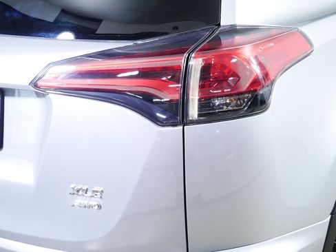 Used 2018 Toyota RAV4 XLE w/ Plus Extra Value Package AWD/4WD image 17