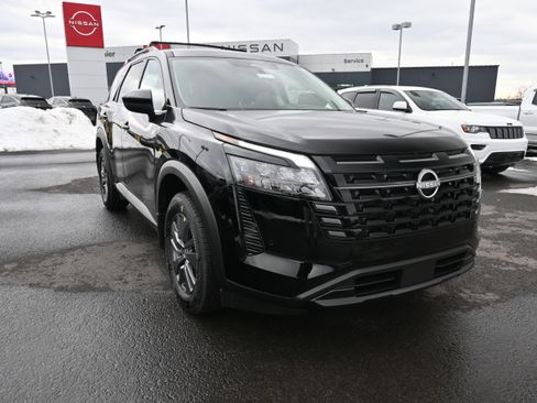 New 2026 Nissan Pathfinder SV image 2