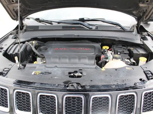 Used 2017 Jeep Compass Latitude w/ Popular Equipment Group AWD/4WD image 23