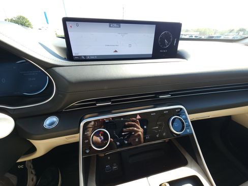 Used 2024 Genesis GV80 3.5T w/ Advanced Package image 18