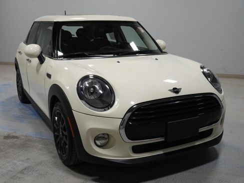 Used 2019 MINI Cooper 4-Door Hardtop image 10