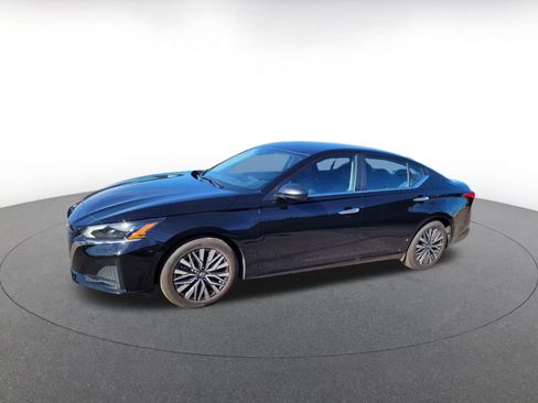 Used 2025 Nissan Altima 2.5 SV image 4