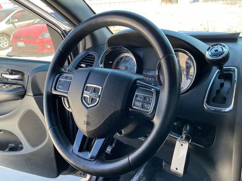 Used 2016 Dodge Grand Caravan SXT image 22