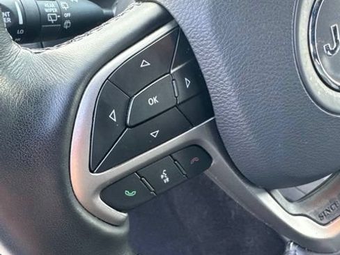 Used 2022 Jeep Grand Cherokee Laredo X AWD/4WD image 16