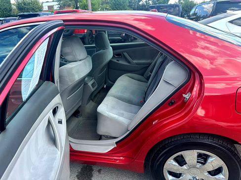 Used 2011 Toyota Camry LE image 14
