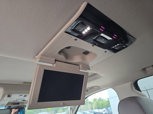 Used 2019 GMC Yukon Denali w/ Denali Ultimate Package image 16