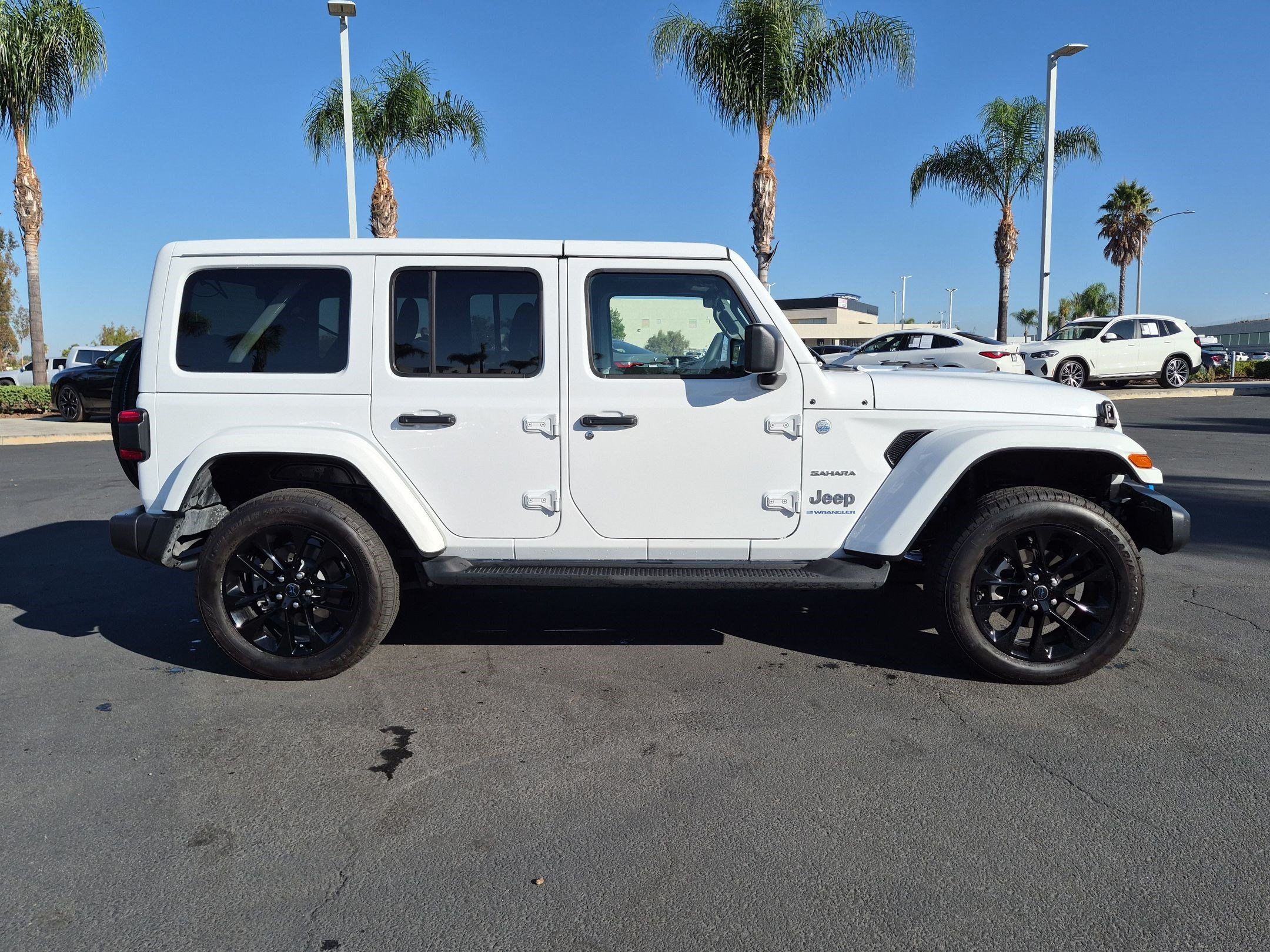 Used 2024 Jeep Wrangler Unlimited Sahara AWD/4WD image 11