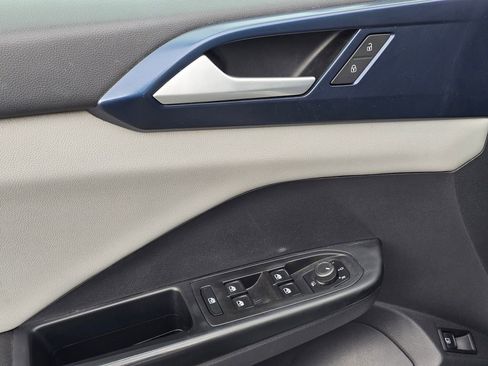 Used 2022 Volkswagen Taos SE image 22