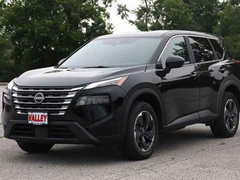Used 2024 Nissan Rogue SV AWD/4WD image 5