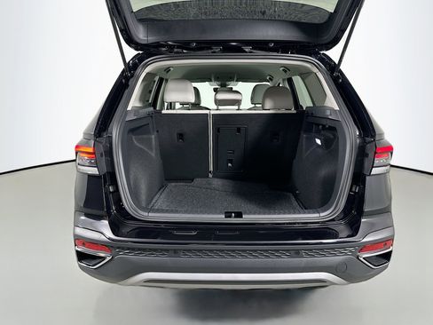 Certified 2025 Volkswagen Taos SE image 23