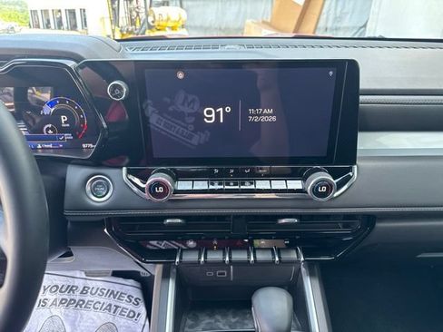 Used 2024 Chevrolet Colorado LT w/ LT Convenience Package AWD/4WD image 12