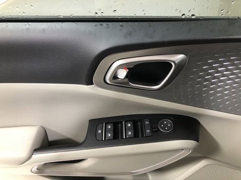 New 2025 Kia Soul LX w/ LX Technology Package image 19