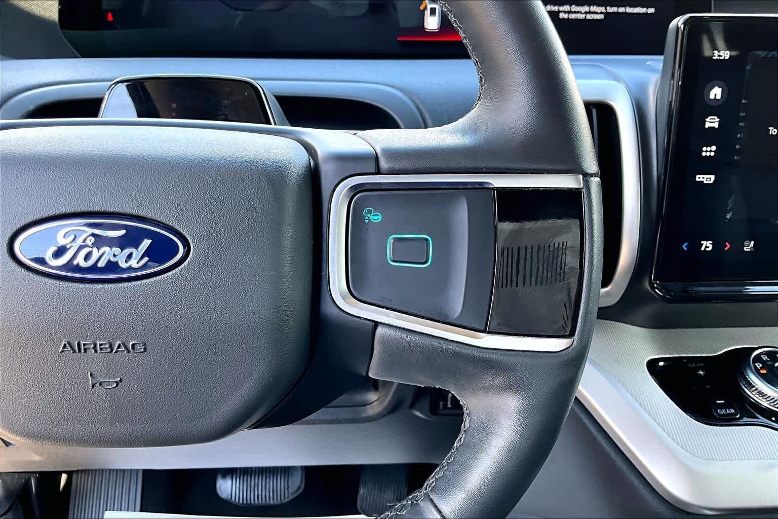 Used 2025 Ford Expedition Active RWD image 25