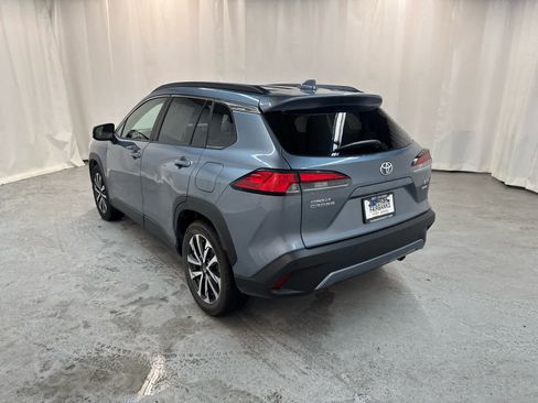 Used 2024 Toyota Corolla Cross XLE image 3