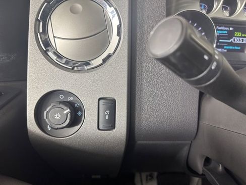 Used 2011 Ford F250 Lariat w/ Chrome Pkg image 17