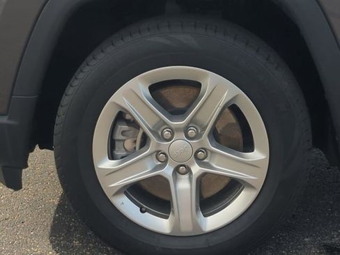 Used 2024 Jeep Compass Latitude image 18