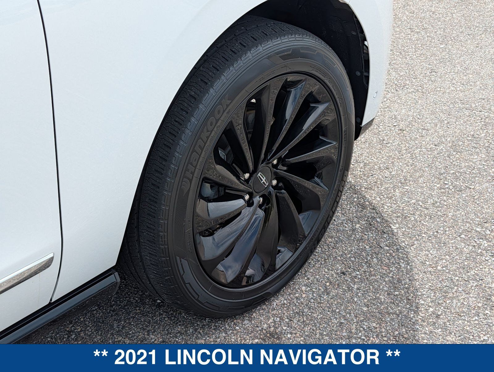 Used 2021 Lincoln Navigator Reserve AWD/4WD image 13