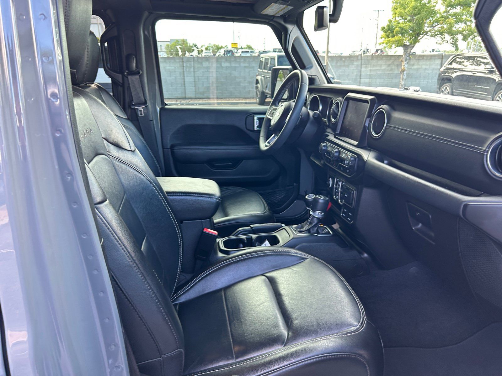Used 2023 Jeep Wrangler Unlimited Sahara AWD/4WD image 19