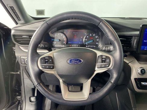 Used 2023 Ford Explorer XLT AWD/4WD image 33