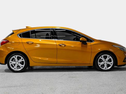 Used 2017 Chevrolet Cruze Premier w/ Enhanced Convenience Package FWD image 5