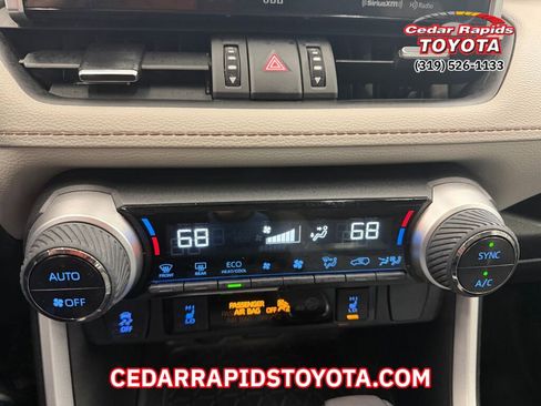 Used 2022 Toyota RAV4 XLE Premium image 15