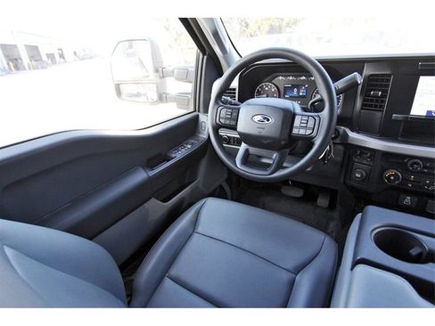 Used 2023 Ford F250 XL image 7