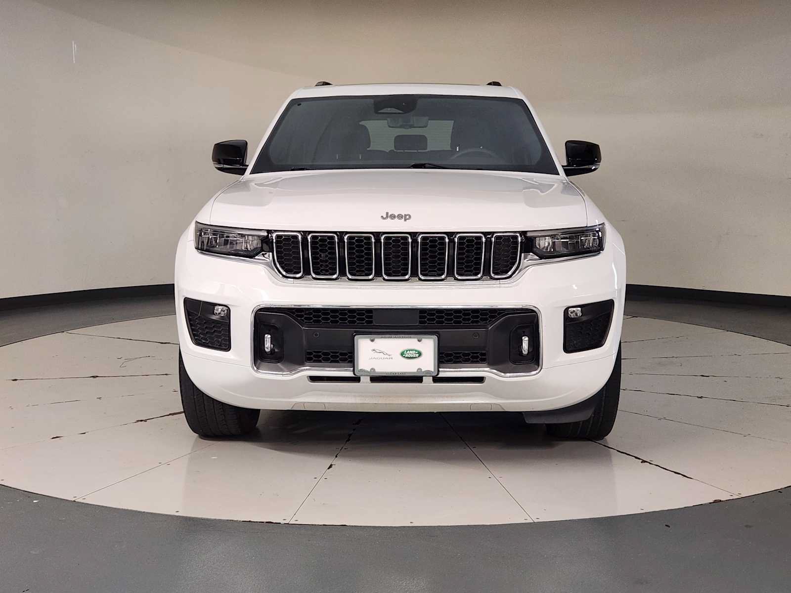 Used 2023 Jeep Grand Cherokee Overland w/ Luxury Tech Group IV AWD/4WD image 9