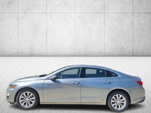 Used 2024 Chevrolet Malibu LT image 2