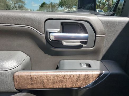 Certified 2023 GMC Sierra 2500 Denali w/ Denali Black Diamond Edition image 16