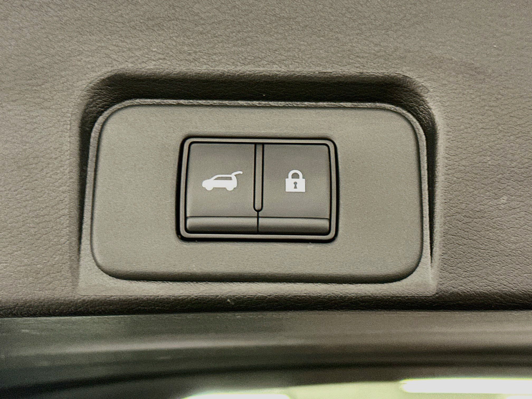 Used 2025 Nissan Rogue SV AWD/4WD image 30