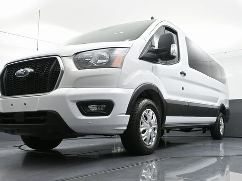 Used 2023 Ford Transit 350 XLT image 38