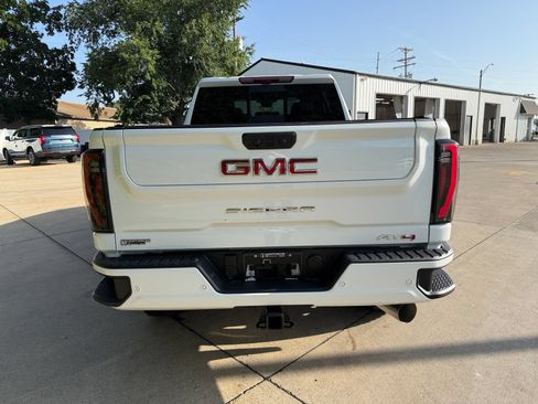 New 2026 GMC Sierra 2500 AT4 w/ AT4 Premium Plus Package AWD/4WD image 10