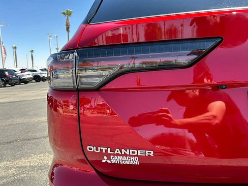 New 2025 Mitsubishi Outlander SEL image 16