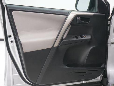 Used 2015 Toyota RAV4 LE image 14