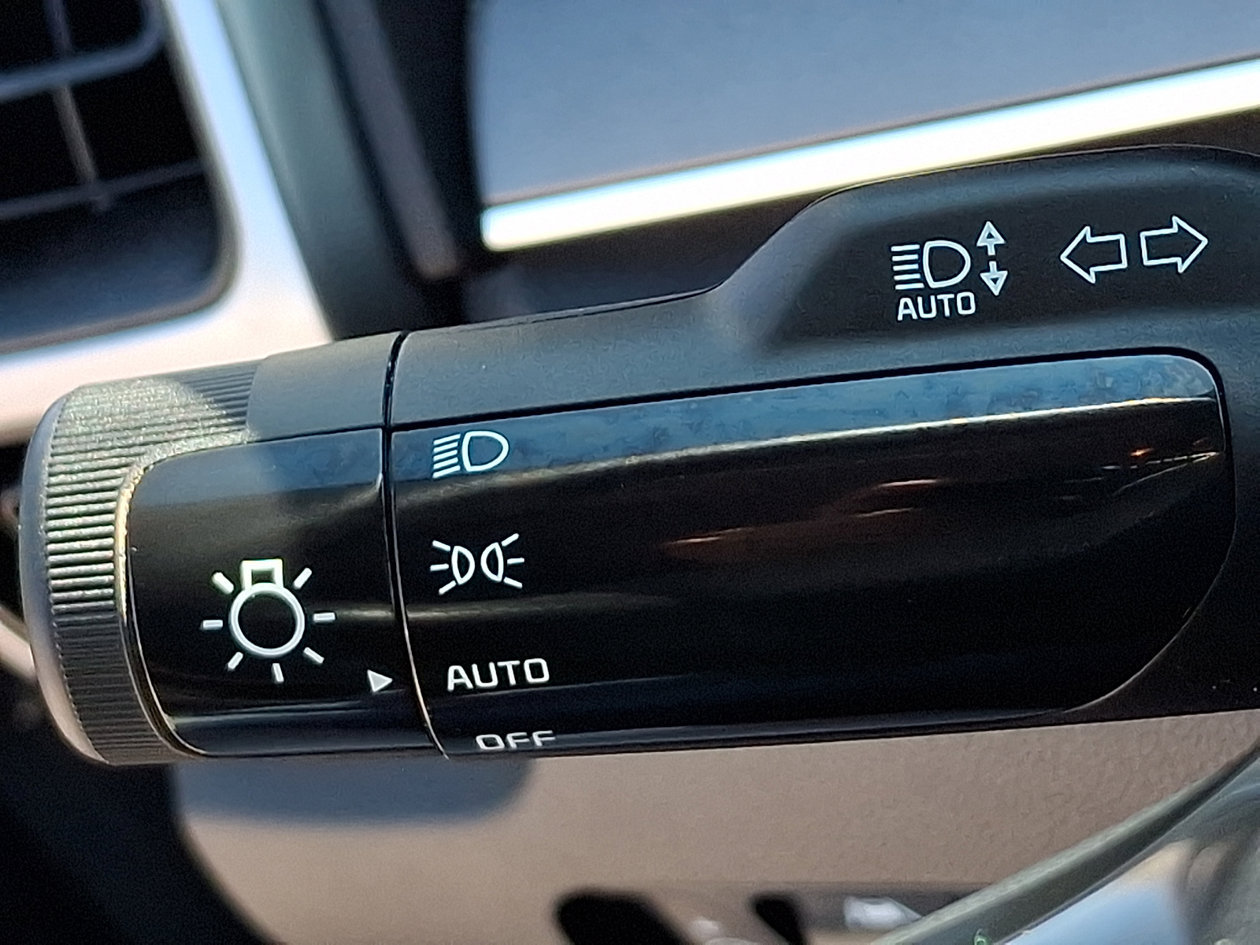 Used 2023 Kia Sorento LX FWD image 25