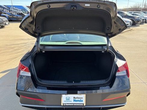 Used 2025 Hyundai Elantra SEL image 18