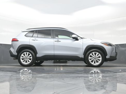 Used 2024 Toyota Corolla Cross LE image 30