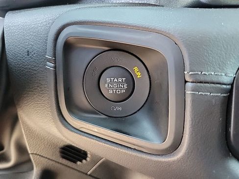 Used 2025 Jeep Wrangler Unlimited Sahara AWD/4WD image 19