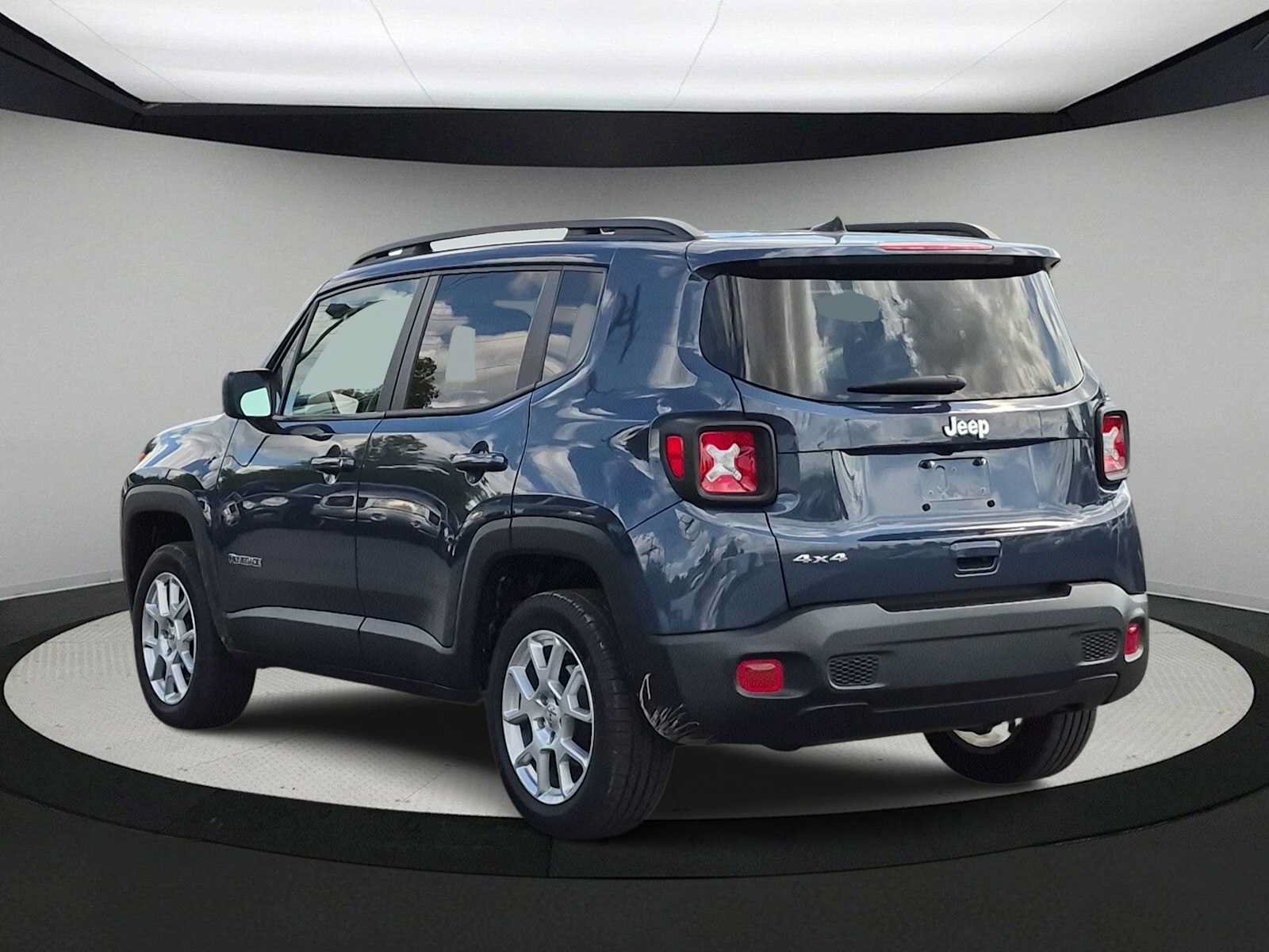 Used 2023 Jeep Renegade Latitude w/ Premium Group AWD/4WD image 6
