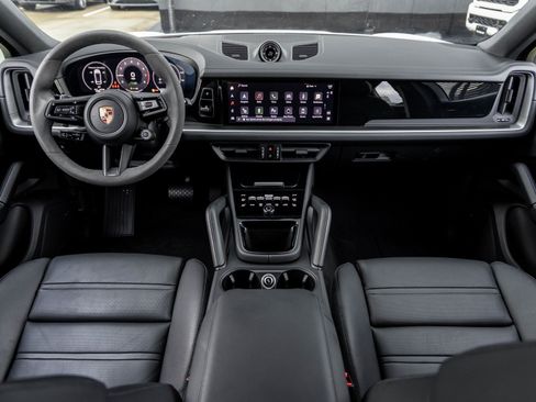 Certified 2025 Porsche Cayenne E-Hybrid Coupe image 12